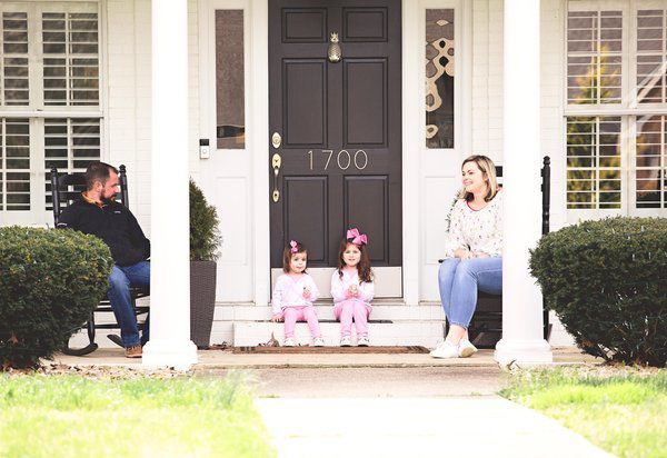 Local Photographer spreads cheer with Front Porch Project